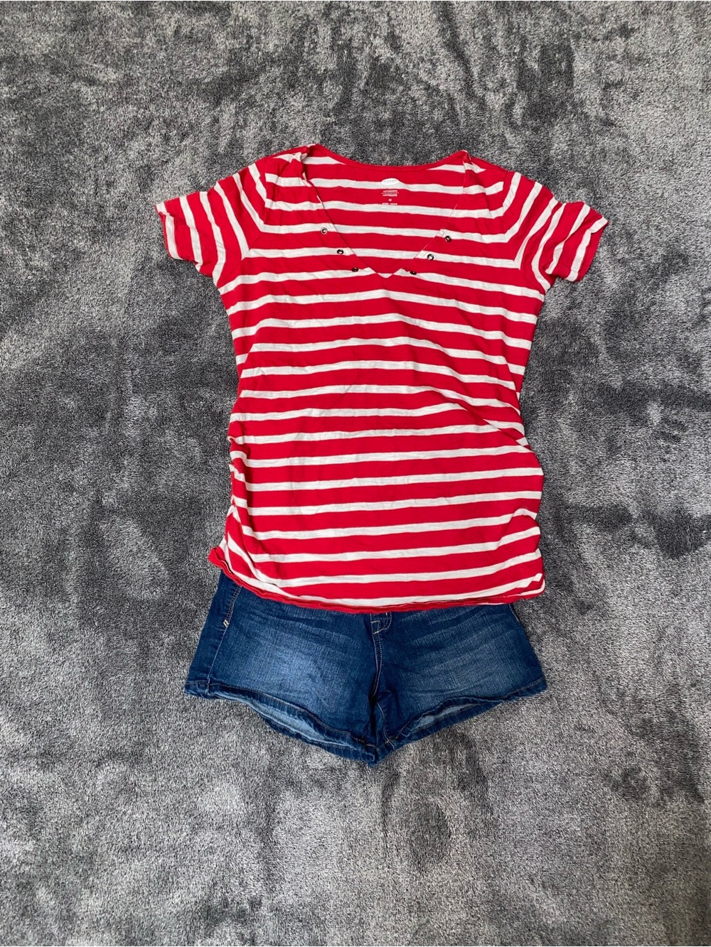 4th of July Maternity Outfit | Old Navy Top M + 1822 Denim Shorts Size 6